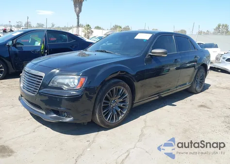 2013 Chrysler 300C John Varvatos Limited Edition из США, поврежденный, VIN 2C3CCADG2DH727695